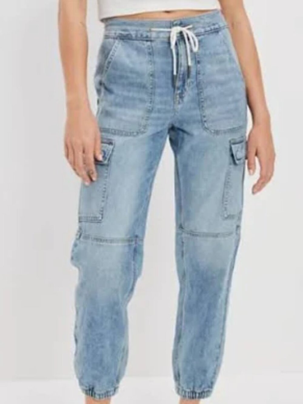 American Eagle Cargo Jeans – Light Wash – Size 10 🔥